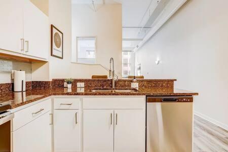 Cozysuites - 2Br With Direct Skybridge Access #1 Indianapolis Exterior photo